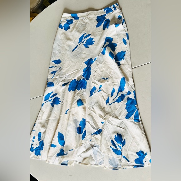 SHEIN Floral Blue and White Women's Skirt Size Small - Picture 2 of 14